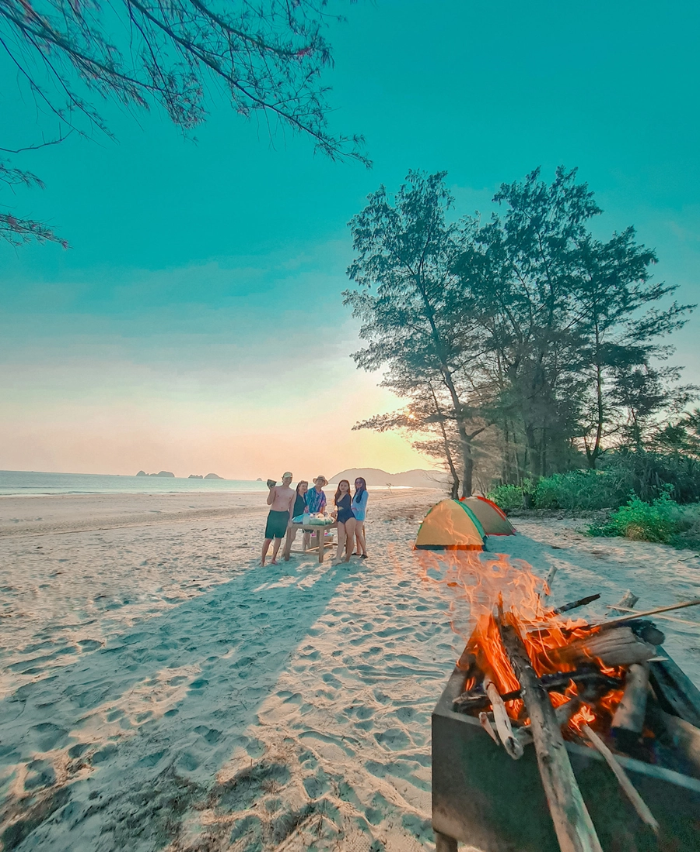 V&eacute; m&aacute;y bay đi V&acirc;n Đồn th&aacute;ng 10