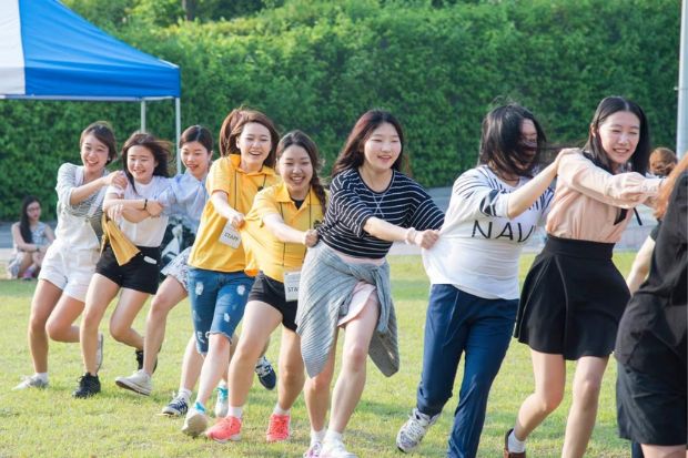  T&iacute;ch cực tham gia c&aacute;c hoạt động ngoại kh&oacute;a