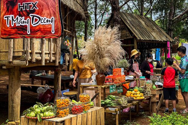 Địa điểm du lịch Măng Đen - Chợ phi&ecirc;n Măng Đen