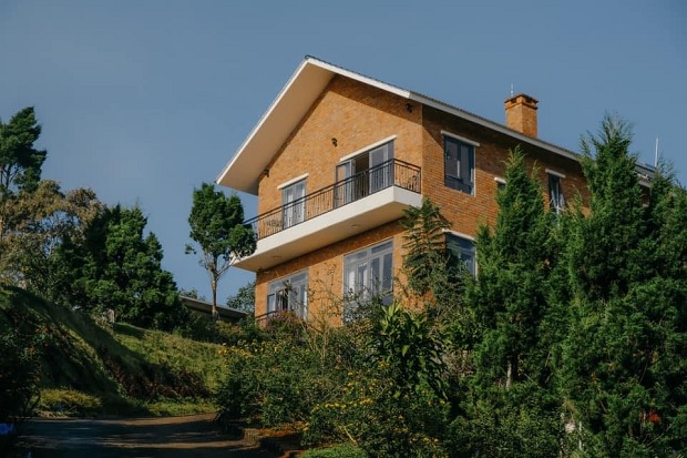 - Kh&aacute;ch sạn L&acirc;m Đồng