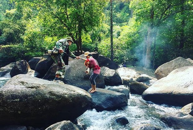 thác bà tánh linh - trekking qua tầng thác