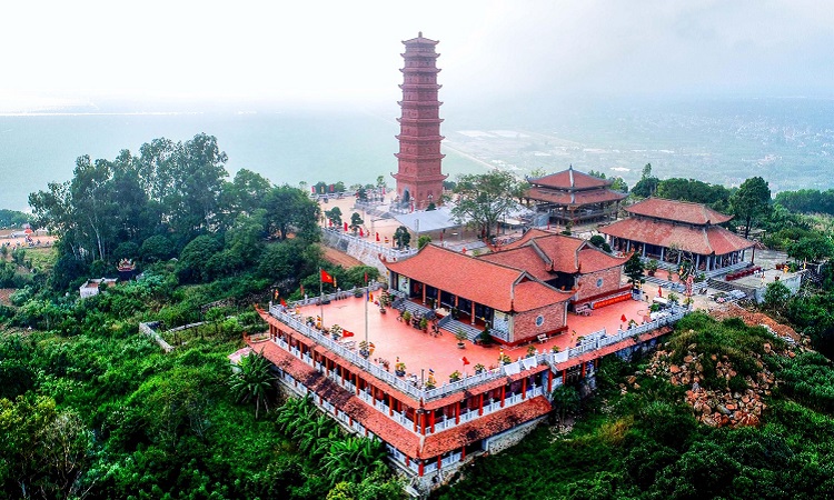 Ch&ugrave;a th&aacute;p Tường Long Hải Ph&ograve;ng