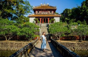 Vé máy bay từ TP. Hồ Chí Minh đi Huế giá tốt tại Vietnam Booking