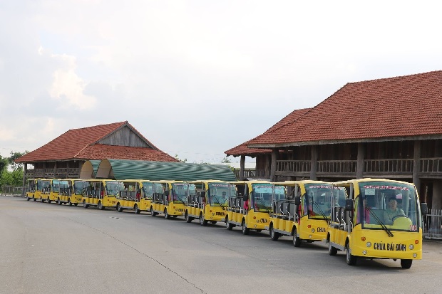 Chùa Bái Đính - xe điện