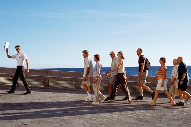 Việc l&agrave;m th&ecirc;m ngo&agrave;i khu&ocirc;n vi&ecirc;n trường