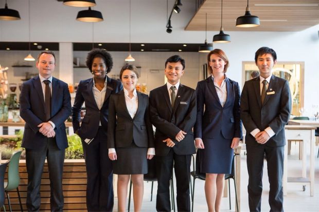 Ng&agrave;nh Nh&agrave; h&agrave;ng/ Kh&aacute;ch sạn