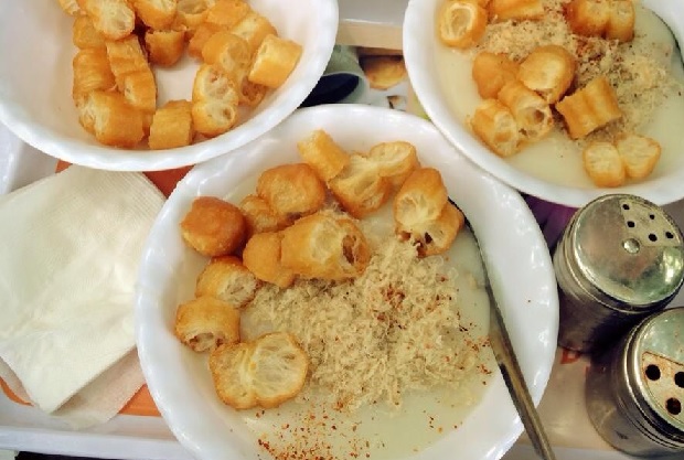 phố cổ H&agrave; Nội về đ&ecirc;m - ch&aacute;o sườn sụn