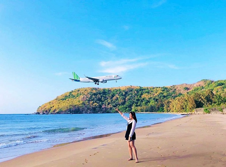 V&eacute; m&aacute;y bay Đồng Hới C&ocirc;n Đảo