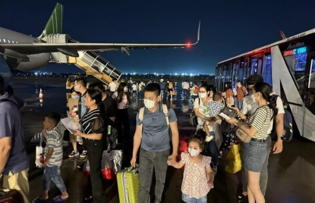 H&agrave;nh kh&aacute;ch trải nghiệm chuyến bay đ&ecirc;m &ecirc;m &aacute;i c&ugrave;ng Bamboo Airways