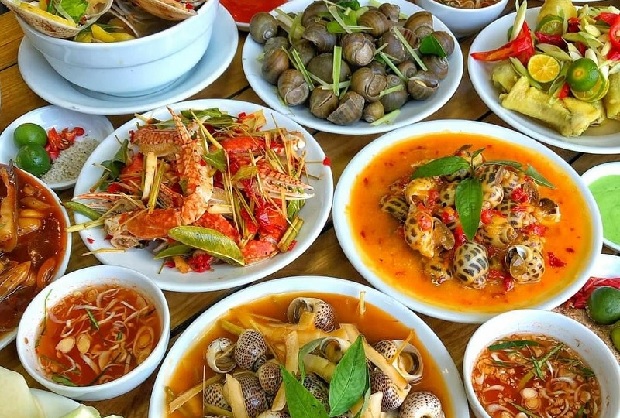 Cáp treo nữ Hoàng - quán ốc Hạ Long