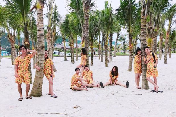 Đi Hạ Long mặc gì - Dép lê