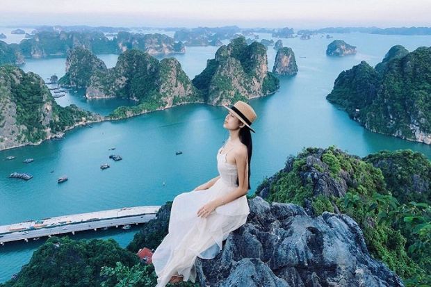 Du lịch Quảng Ninh 1 ngày - Núi Bài Thơ