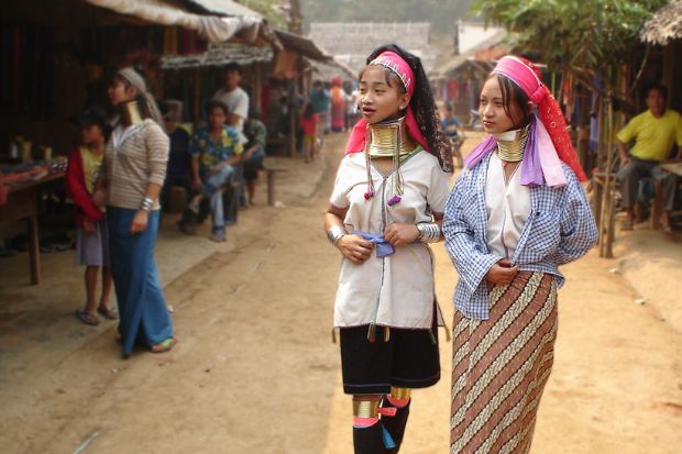 Du lịch Thái Lan với loạt tour ấn tượng giá rẻ - Làng cổ dài Karen