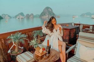 Trải nghiệm du thuyền Hạ Long 2 ngày 1 đêm (Review A-Z)