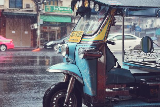 Làm gì mùa mưa khi du lịch Thái Lan - Mưa Thái Lan