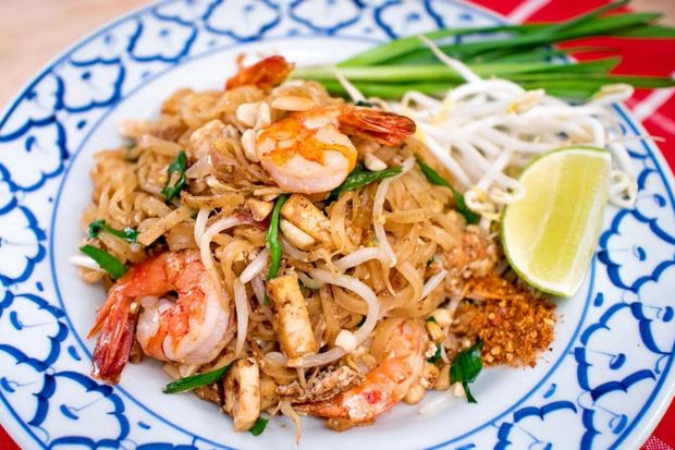 Những điều du kh&aacute;ch dễ lầm tưởng khi du lịch Th&aacute;i Lan - Pad Th&aacute;i