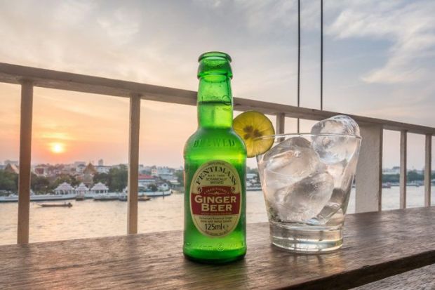 Những điều du kh&aacute;ch dễ lầm tưởng khi du lịch Th&aacute;i Lan - Nước đ&aacute; ở Th&aacute;i Lan