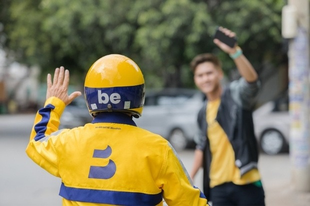 H&agrave;nh kh&aacute;ch dễ d&agrave;ng đặt dịch vụ xe c&ocirc;ng nghệ ngay tại sảnh ga đến của s&acirc;n bay Bu&ocirc;n Ma Thuột