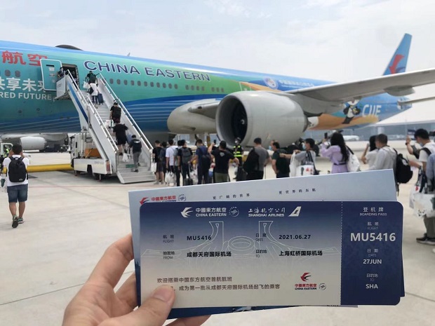 đổi vé máy bay China Eastern 