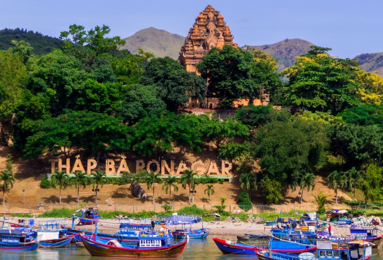 Tháp bà Ponagar Nha Trang