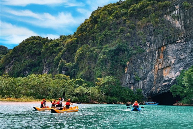 vé máy bay Đà Nẵng Đồng Hới giá rẻ