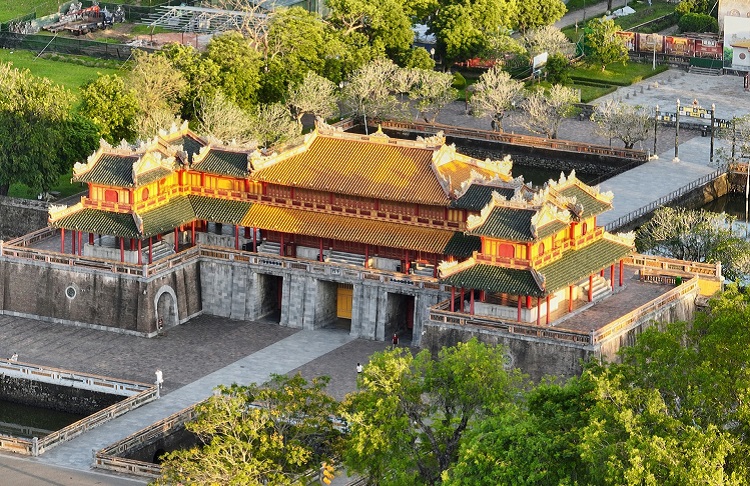 Đại Nội Huế thu hút đông đảo du khách nhờ vào kiến trúc cổ kính độc đáo Vé máy bay Đà Nẵng Huế