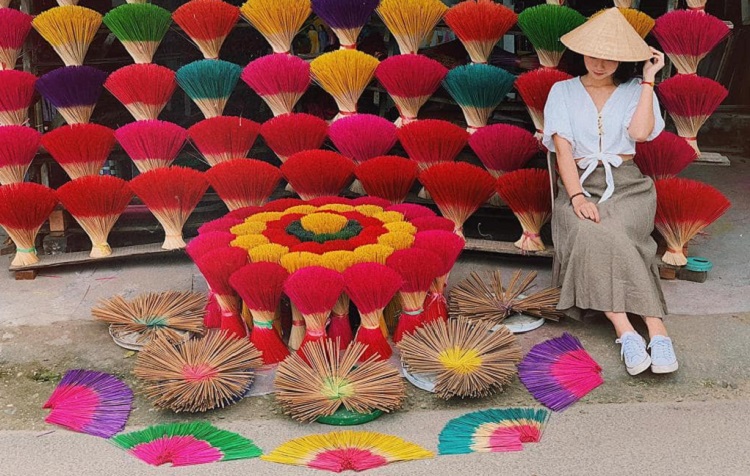 Làng hương Thủy Xuân là địa điểm check-in độc đáo của nhiều du khách khi đến Huế Làng hương Thủy Xuân