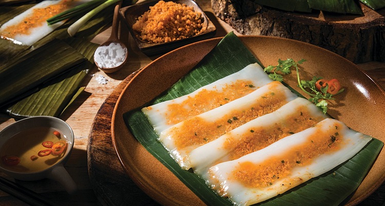 Món bánh nậm là một trong những đặc sản trứ danh tại Huế mà bạn nhất định không được bỏ lỡ Bánh nậm Huế