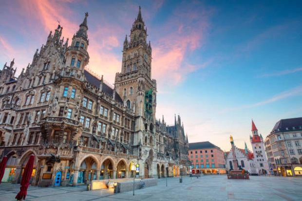 Quảng trường Đức Mẹ Marienplatz