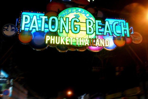 Bãi biển Patong thuộc thành phố Phuket - Điểm đến nổi tiếng thu hút hàng nghìn du khách du lịch Bãi biển Patong Thái Lan