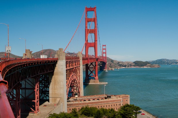 lịch sử x&acirc;y dựng Cầu Cổng V&agrave;ng