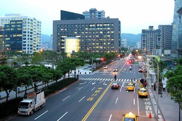 Cơ Long Đài Loan - Taxi hoặc thuê xe dịch vụ