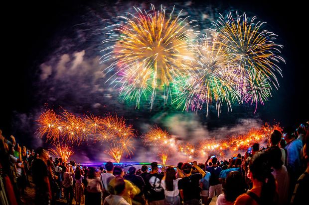 Du lịch Đài Loan mùa xuân - Lễ hội pháo hoa đại dương Bành Hồ