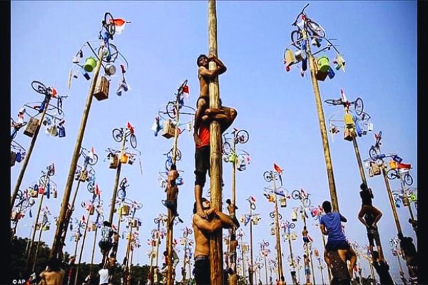 Lễ hội ở Đài Loan nổi tiếng nhất - Lễ hội trèo cột