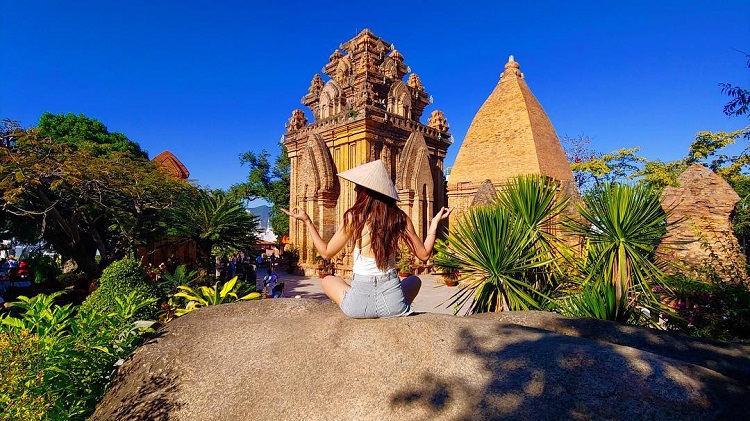 Tháp bà Ponagar Nha Trang