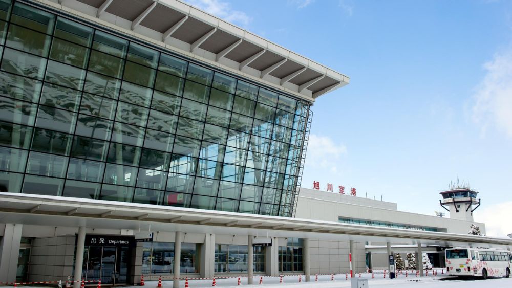 S&acirc;n bay Asahikawa (AKJ) l&agrave; cửa ng&otilde; h&agrave;ng kh&ocirc;ng quan trọng gi&uacute;p du kh&aacute;ch tiếp cận khu vực trung t&acirc;m Hokkaido
