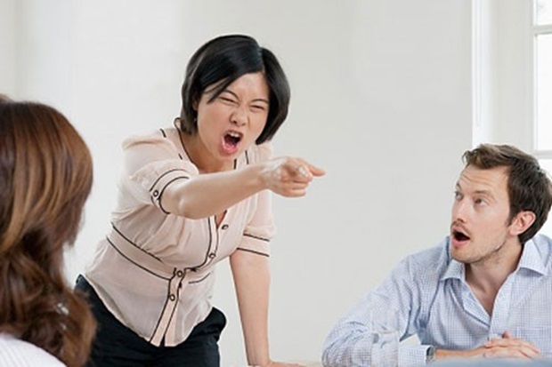 Điều cấm kỵ du lịch Malaysia - Dùng ngón tay để chỉ trỏ vào đồ vật hoặc người khác