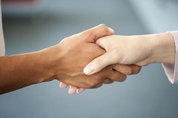 Điều cấm kỵ khi đến Indonesia - Bắt tay phụ nữ