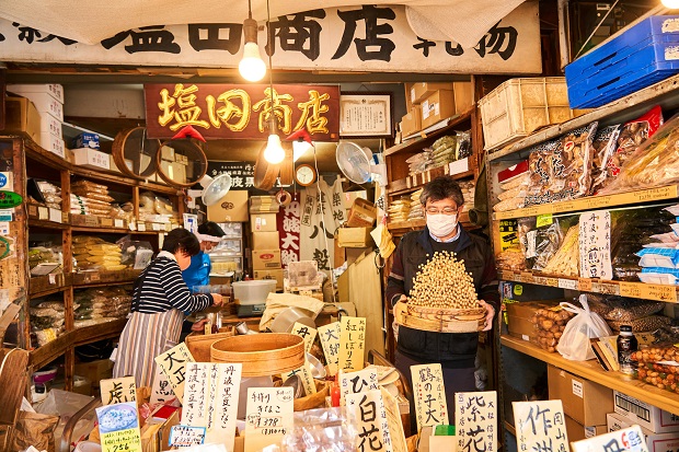 Điều thú vị nên thử khi du lịch Nhật Bản - Đến chợ Tsukiji và học làm Sushi