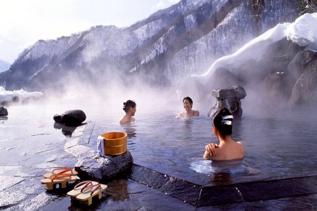 Điều thú vị nên thử khi du lịch Nhật Bản - Tắm suối nước nóng onsen