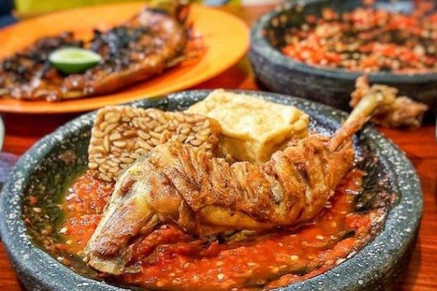 Món ăn siêu cay Indonesia - Penyetan