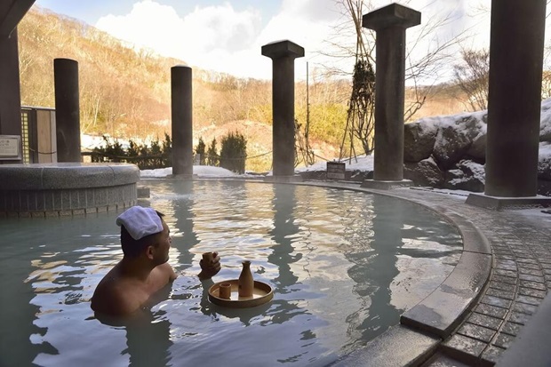 Nguyên tắc ứng xử khi đến Nhật - Che hình xăm khi tắm nước nóng