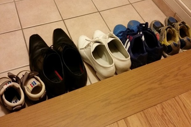 Những điều cấm kỵ du lịch Malaysia - Đi giày dép vào nhà