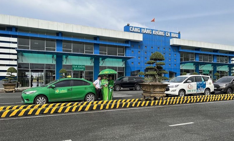 Phương tiện di chuyển ở s&acirc;n bay C&agrave; Mau