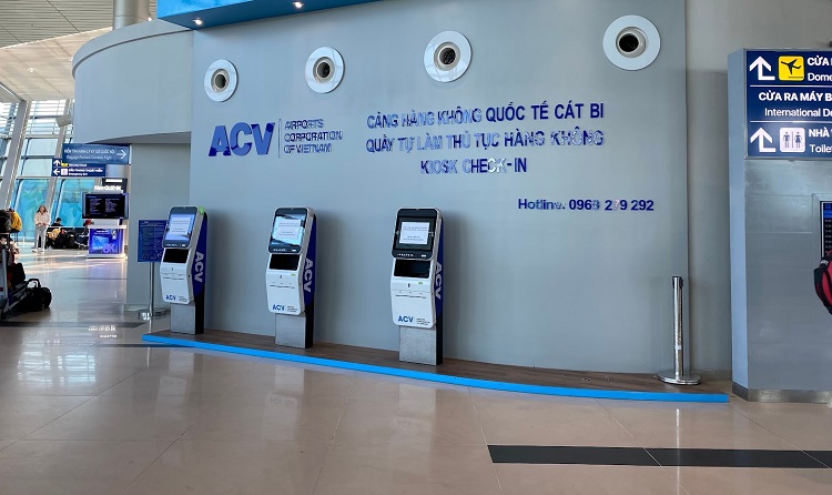 Quầy tự check-in vé tại sân bay Cát Bi