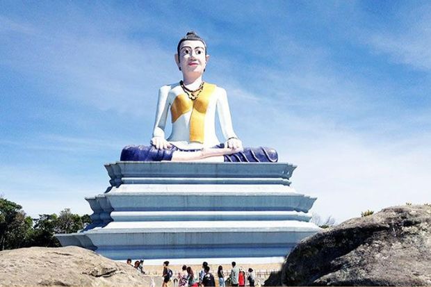 Thành phố ma Campuchia - Tượng Thánh nữ Yamao