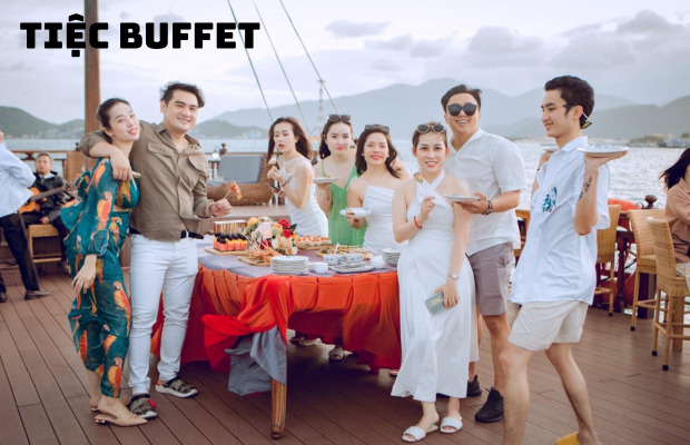 Tour Du Thuyền Ngắm Hoàng Hôn Nha Trang: Trải Nghiệm Buffet Lãng Mạn Trên Biển