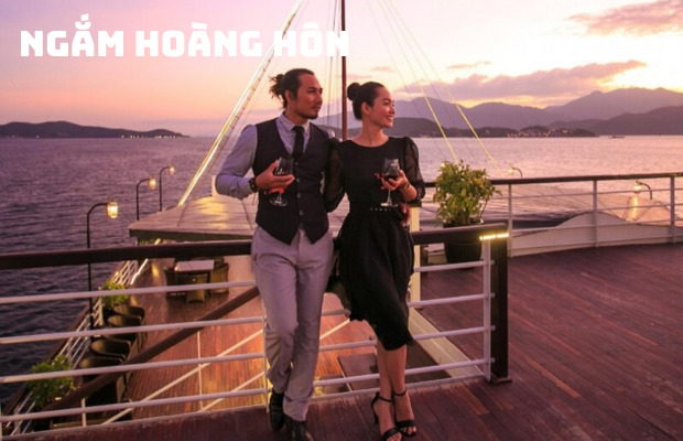 Tour Du Thuyền Ngắm Hoàng Hôn Nha Trang: Trải Nghiệm Buffet Lãng Mạn Trên Biển