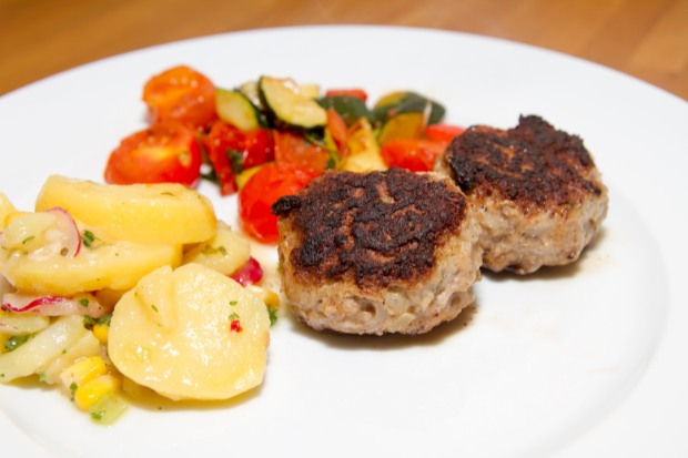 Frikadellen m&oacute;n thịt vi&ecirc;n Đức