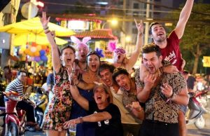 Vé máy bay từ Cà Mau đi TP. Hồ Chí Minh tại Vietnam Booking – Khám phá Sài Gòn sôi động